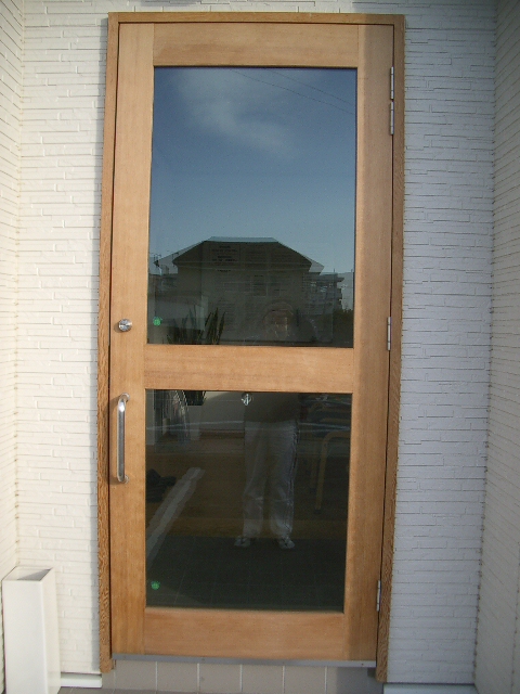 木製ドアの塗装①_a0155844_1051947.jpg