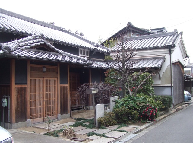 Gokuraku Temple and the town of Oriono, on and off Kumano Road_e0046748_1783465.jpg