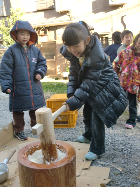 餅つき大会！！_f0225094_9444416.jpg