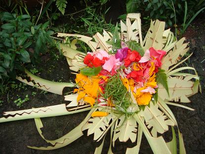 グサボーの祭事で、早朝からブサキ寺院へ Yadnya Ngusaba Kepitu di Pura Besakih_a0120328_20434548.jpg
