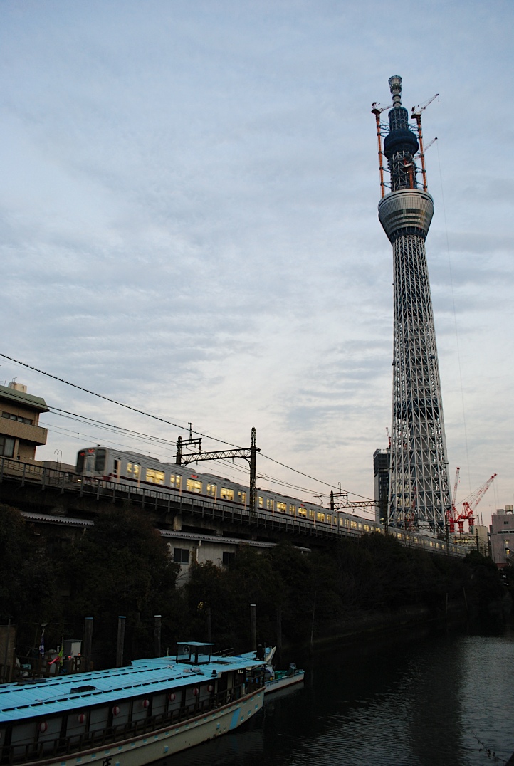 東京スカイツリーと鉄道 ３ 夕方のスカイツリー ツッチ の ｔｒａｉｎ ｐｈｏｔｏ ｂｌｏｇ
