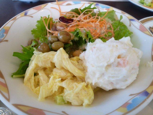 ホテルでのビュッフェは、やっぱり食べ過ぎてしまう(・_・;)_b0175688_19433255.jpg