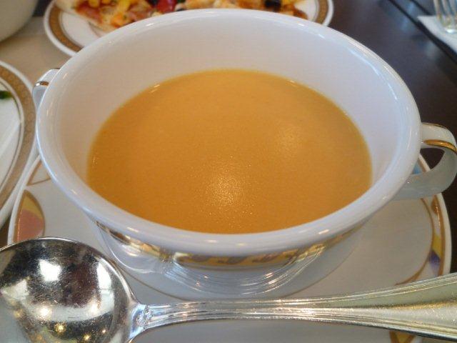 ホテルでのビュッフェは、やっぱり食べ過ぎてしまう(・_・;)_b0175688_1945823.jpg