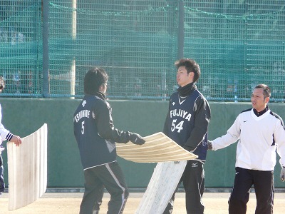鼻水の向こうのルーキー達・・・1月11日ロッテ新人自主トレ_b0166128_8543017.jpg