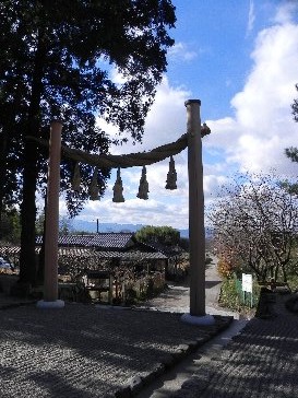 京都奈良怪異落穂拾い(4)三輪山周辺、箸墓_b0116271_16495978.jpg