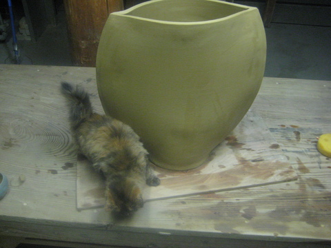 大きな花器を制作。_d0195183_0404032.jpg