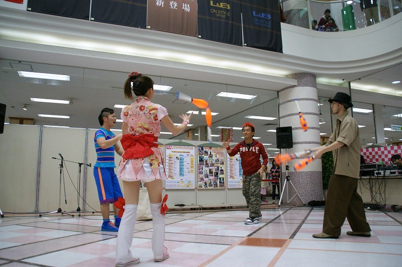 初笑いは大道芸で ☆ 幕張大道芸 （前半）_a0122932_2324148.jpg