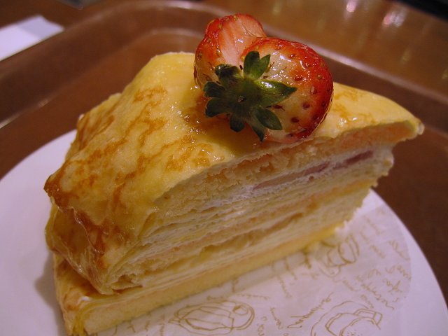 クレープショートケーキ（苺とりんご）＠東京カフェ新宿_b0167979_188319.jpg