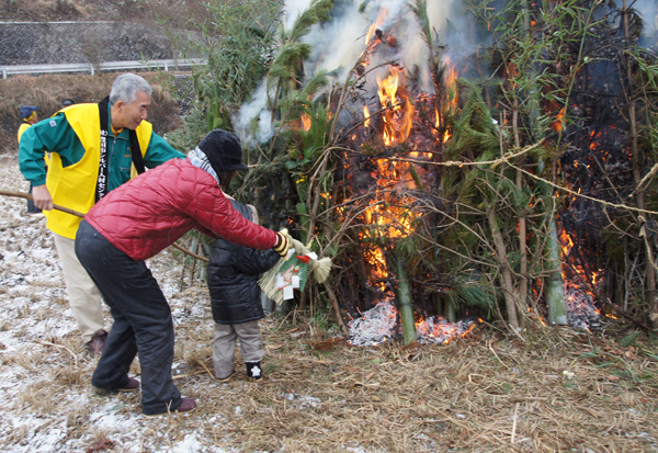 どんど焼き・・・・１/15_b0030123_11382579.jpg