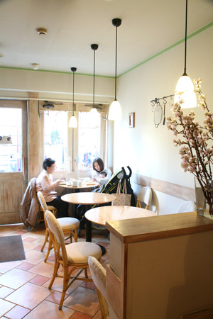 ○東京・横浜リトル・カフェ35　cafe cafe（三軒茶屋）-02_f0130980_9201128.jpg