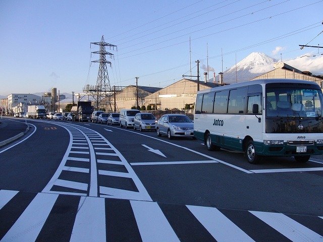 信号で渡る踏切と臨港富士線の開通_f0141310_2373189.jpg