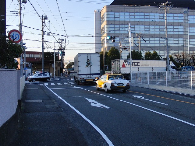 信号で渡る踏切と臨港富士線の開通_f0141310_23831.jpg