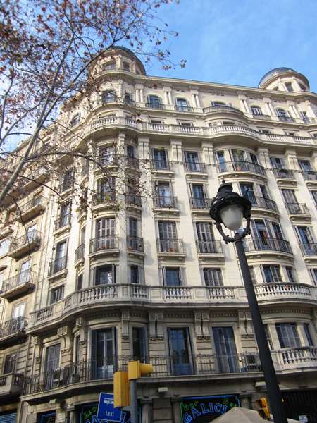 Gran Viaの建物　　　Los edificios de Gran Via_b0064411_6271444.jpg