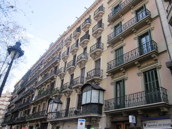 Gran Viaの建物　　　Los edificios de Gran Via_b0064411_631864.jpg