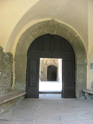 夏のラヴェルナ、ラベッチャから石畳の参詣路を通って修道院へ_f0234936_765228.jpg