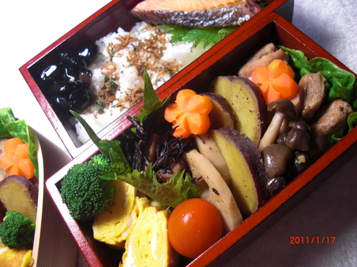 さつまいもと鶏の筑前煮弁当_d0186191_106119.jpg