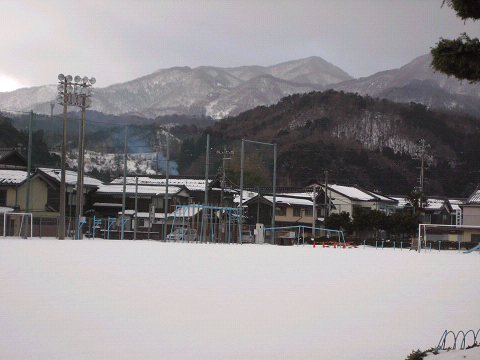 *** ちょっとした雪原 *** _d0135908_904021.jpg