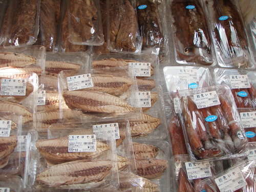直販所・楽市には、ぽんかん、干物がたくさんあります。_f0227434_1025132.jpg