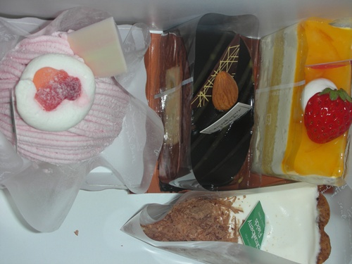 ケーキ?_f0035506_20392175.jpg