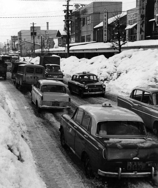 写真で見るあおもりあのとき 第22回「サンパチ豪雪 交通網も大混乱