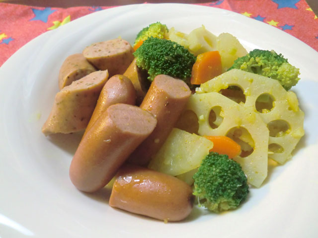 ソーセージと季節の野菜のカレー風味ホットサラダ_a0196322_11244332.jpg