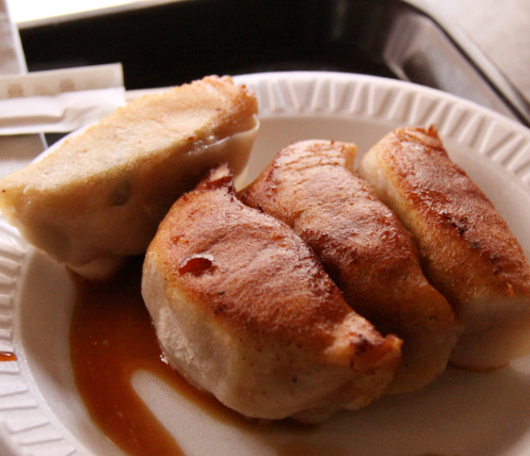 ヌードル・スープもオススメなNYの1ドル餃子屋さん、Dumpling House_b0007805_2015026.jpg