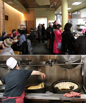 ヌードル・スープもオススメなNYの1ドル餃子屋さん、Dumpling House_b0007805_20595574.jpg