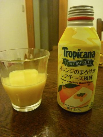 トロピカーナ　オレンジのまろやかレアチーズ風味_b0054727_232311.jpg