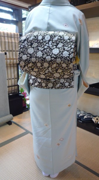 昨日のお客様・宝尽くしの小紋に唐花の帯。_f0181251_15394585.jpg