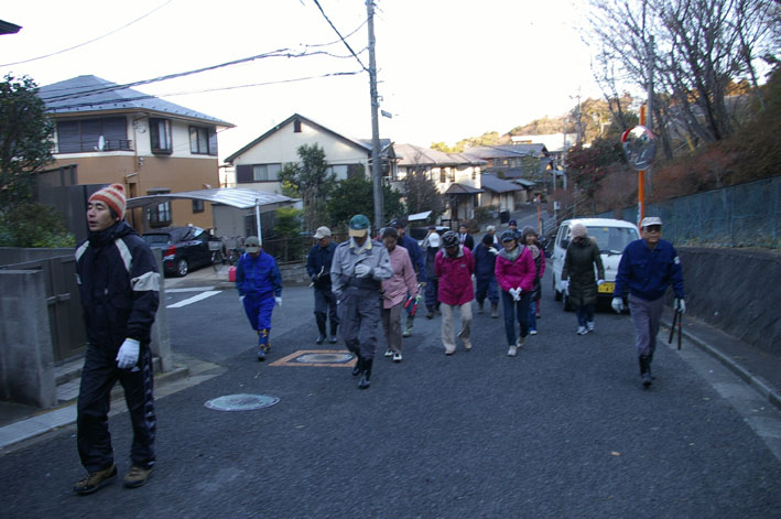 ３０名参加、六国見山森林公園の手入れスタート（１・２２）_c0014967_1915856.jpg