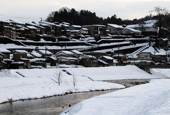 雪の八尾の町並み_a0144322_23856.jpg