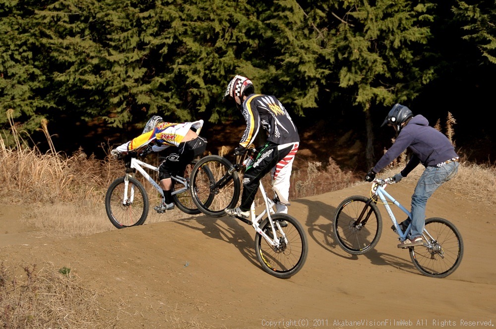 ２０１１JOSF緑山オープニングレース（１月定期戦）VOL3：MTBエリート決勝　動画あり_b0065730_2131347.jpg