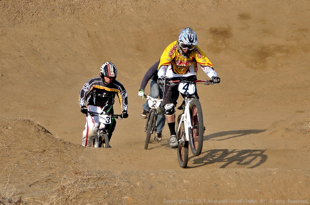 ２０１１JOSF緑山オープニングレース（１月定期戦）VOL3：MTBエリート決勝　動画あり_b0065730_21323645.jpg