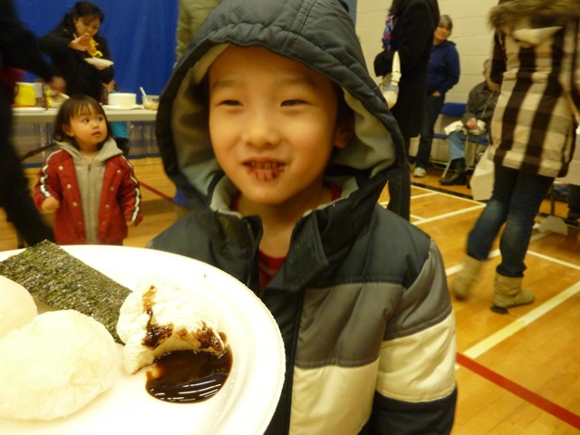 盛り上がった餅つき大会_c0080075_23597.jpg