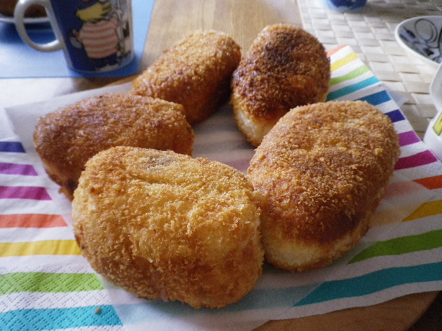 上海土産のお茶 手作りパン ピロシキとカレーパン 北欧好きなはりねずみ