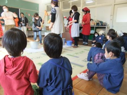 尾鷲幼稚園で餅つき大会♪《年少さん編》_d0154403_1525351.jpg