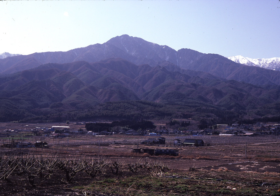南アルプスを背景に - 1982年飯田線 -_b0190710_2302570.jpg