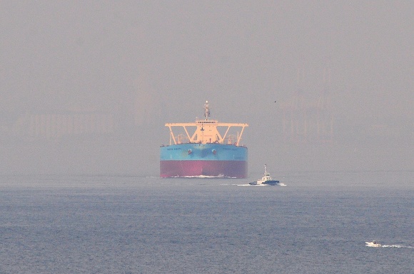 VLCC“MAERSK HAKATA” _e0158925_22592391.jpg