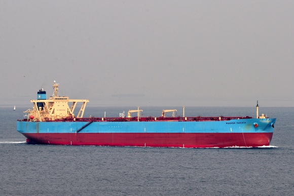 VLCC“MAERSK HAKATA” _e0158925_2311299.jpg