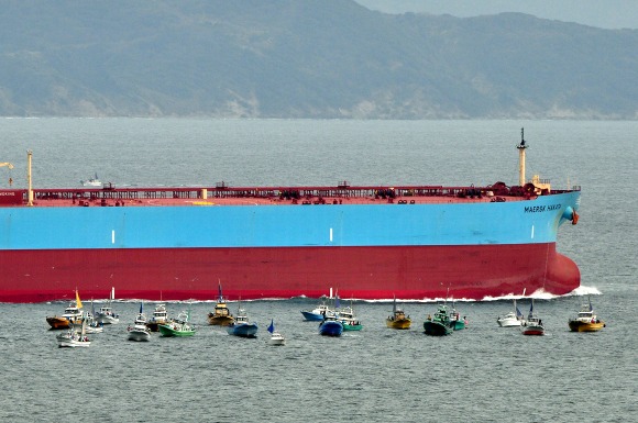 VLCC“MAERSK HAKATA” _e0158925_2316395.jpg