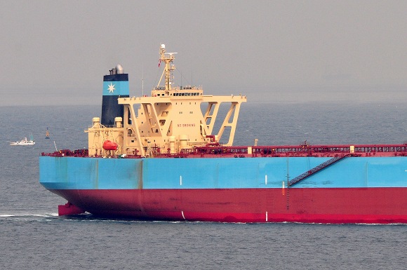 VLCC“MAERSK HAKATA” _e0158925_2371330.jpg