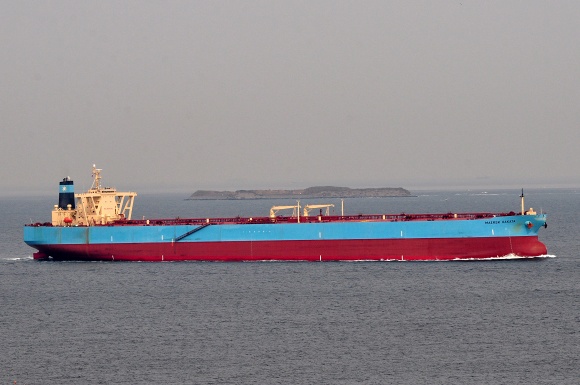 VLCC“MAERSK HAKATA” _e0158925_2371948.jpg