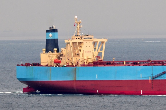 VLCC“MAERSK HAKATA” _e0158925_2374472.jpg