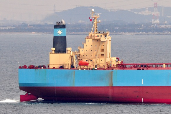 VLCC“MAERSK HAKATA” _e0158925_2375651.jpg