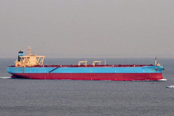 VLCC“MAERSK HAKATA” _e0158925_237697.jpg