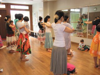 ママもお子さまもいっしょに踊ろうね♪_d0058239_1111958.jpg