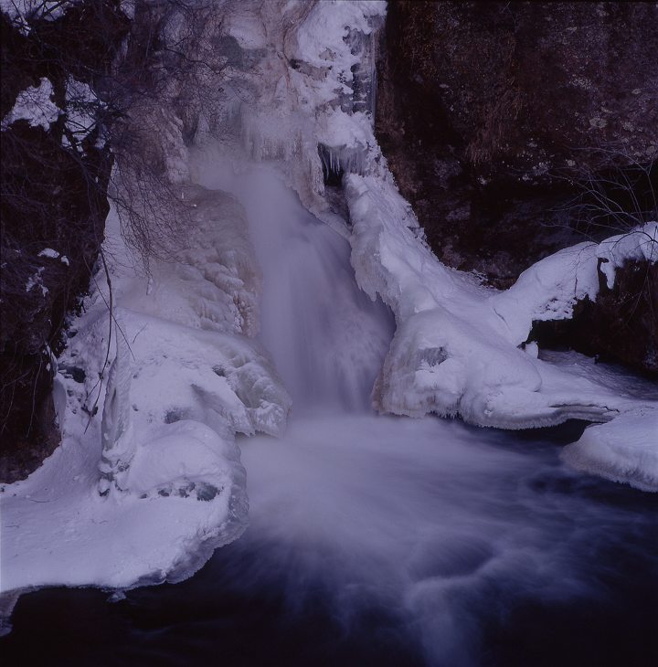 凍った竜頭の滝・・・_f0169053_2034490.jpg