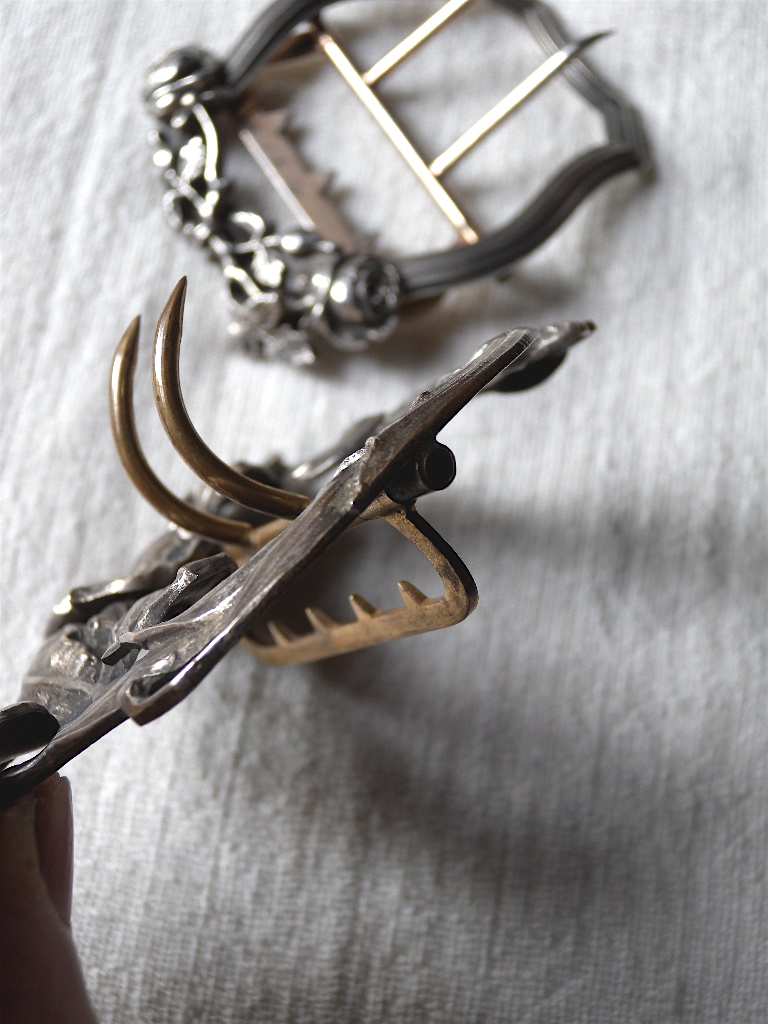 フランス製50年代バックルブローチ