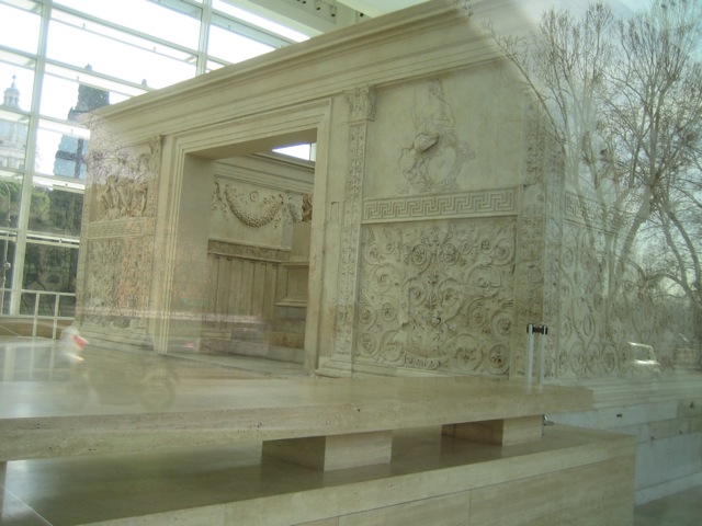 Ara Pacis (アラ　パチス)で考えること_e0211204_21419.jpg