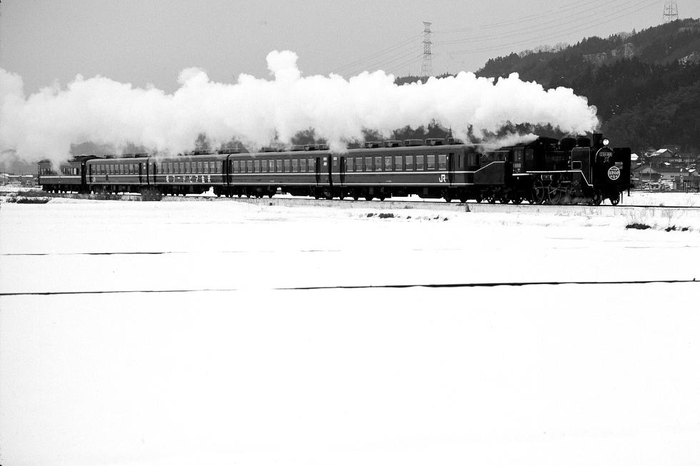 白い雪と白い雲と白煙 - 1988年・七尾線 -_b0190710_2373129.jpg